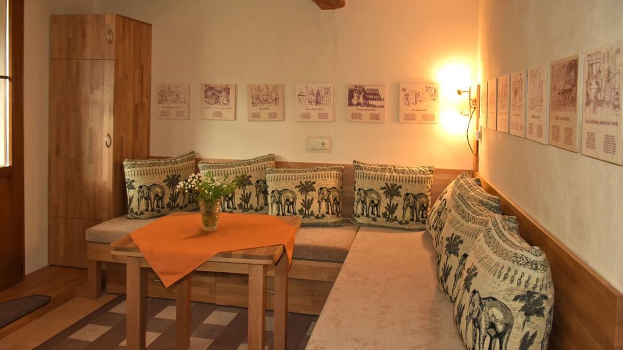Ferienwohnung 3: Sitzecke im Wohnraum Ferienwohnung 3: Sitzecke im Wohnraum